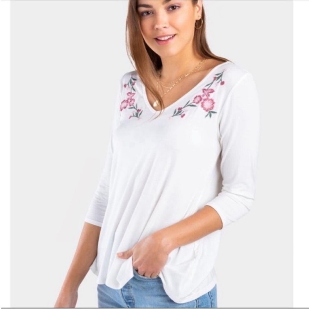 Francesca's Size XXS White Floral Embroidered Bohemian Style Top New With Tags